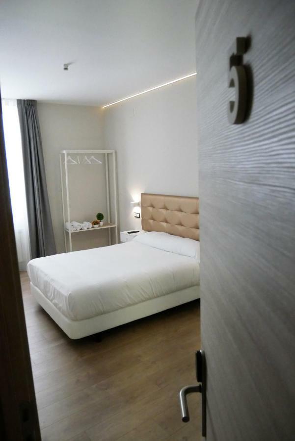 Art Burgos Hotel Ngoại thất bức ảnh